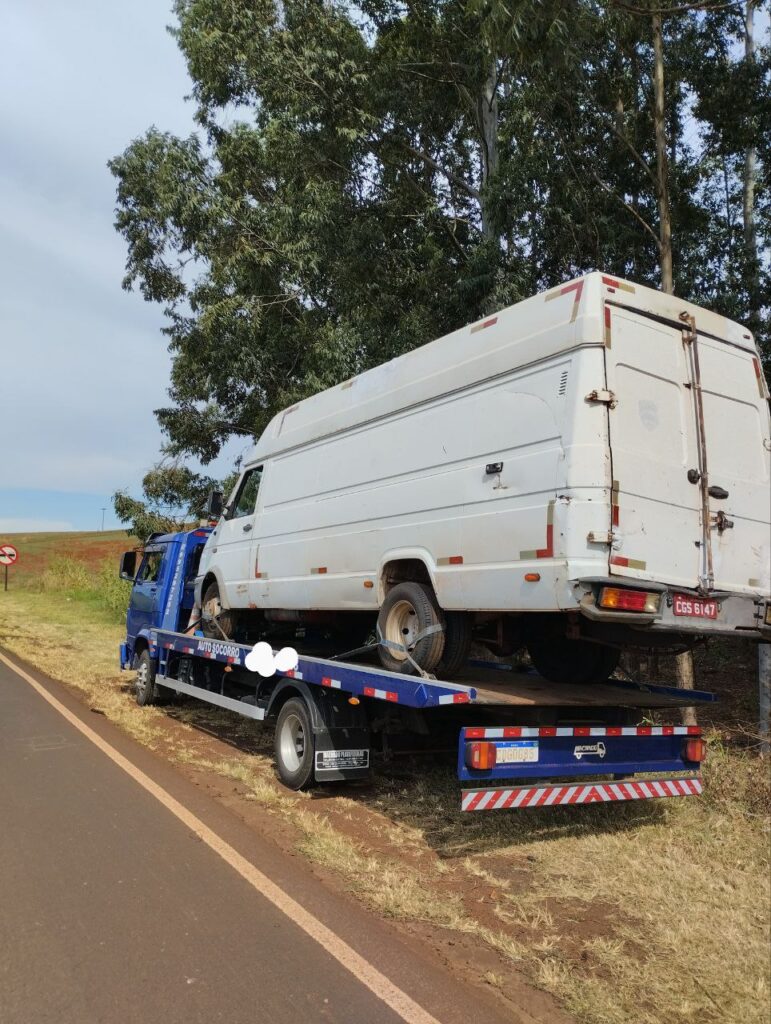 Remoção de caminhão pequeno, guincho, auto socorro, Praia de Leste, Ipanema, Shangri-lá